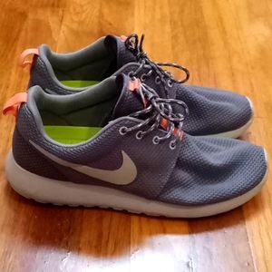 Nike Roshe Sneakers